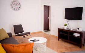 Downtown, Spacious, 2 Bedroom Apartment